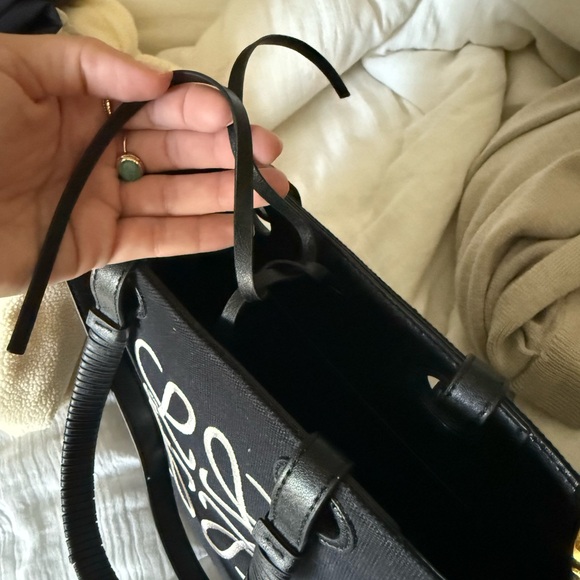 Loewe Black Leather Tote Bag with Structured Design - Picture 4 of 8